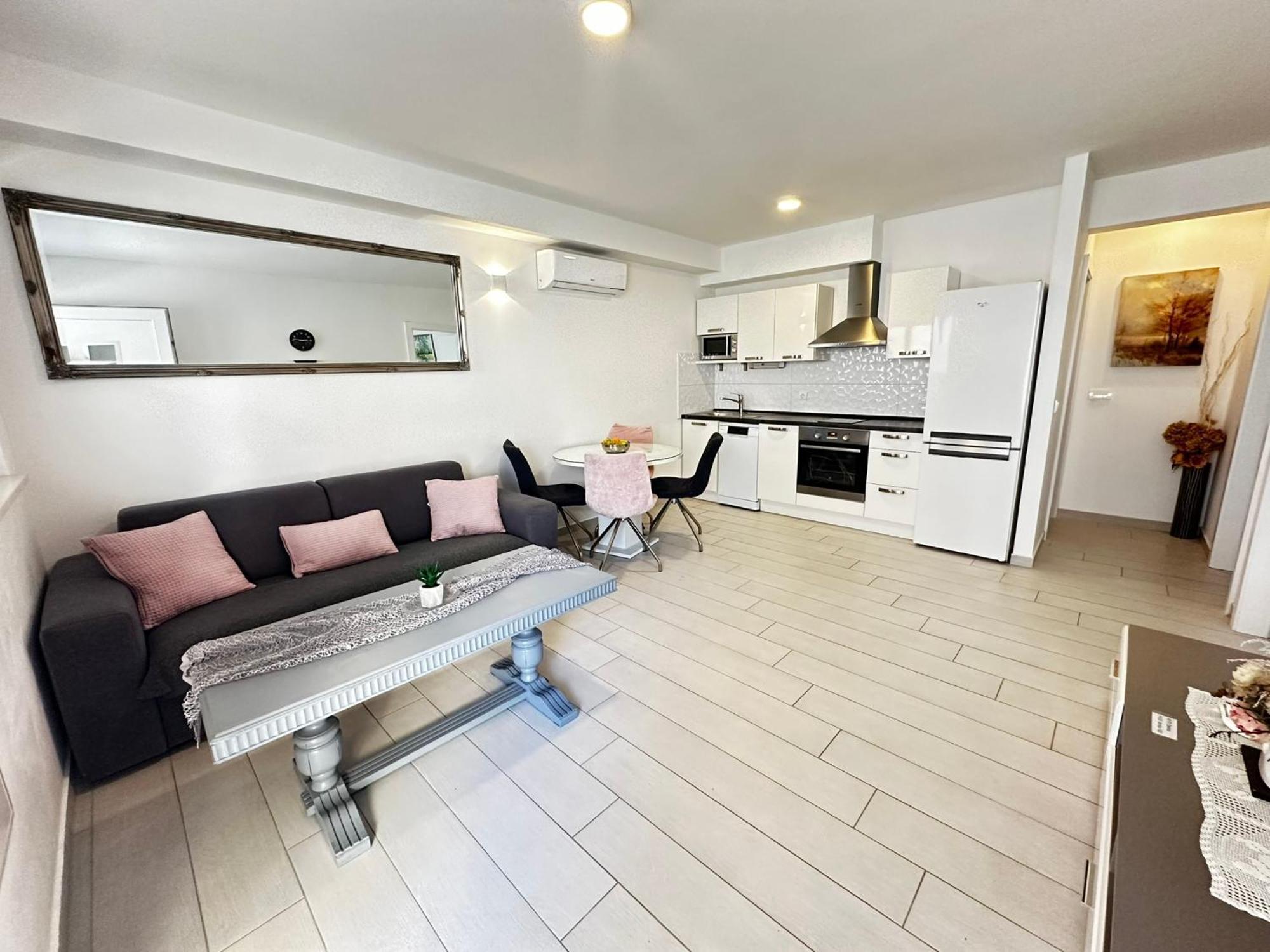 Apartments Danica Promajna Eksteriør bilde